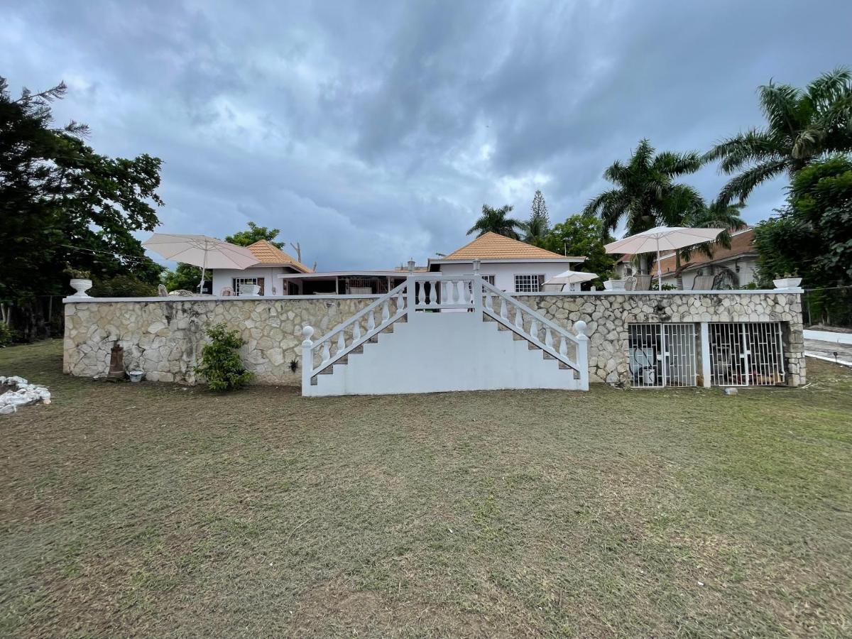 The Lodge @ Peaceful Palms Montego Bay Extérieur photo