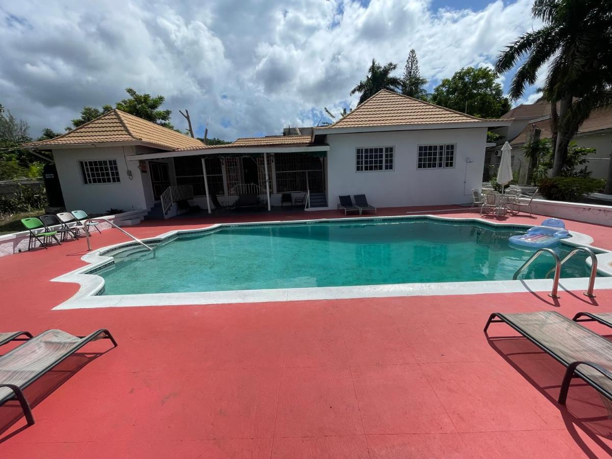 The Lodge @ Peaceful Palms Montego Bay Extérieur photo